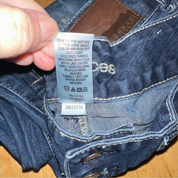 Maurices Dark Wash Blue Womens Size 1/2 Reg Distressed Faded Stretch Denim Jeans - Picture 4 of 6